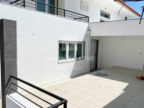 Moradia T4 Remodelada em São João do Estoril