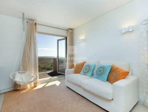 Apartamento T1+ 1 duplex em Troia com vista mar