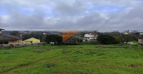 Terreno com projeto aprovado para 3 moradias