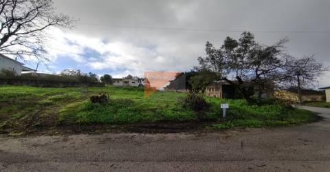 Terreno com projeto aprovado para 3 moradias