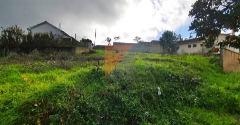 Terreno com projeto aprovado para 3 moradias