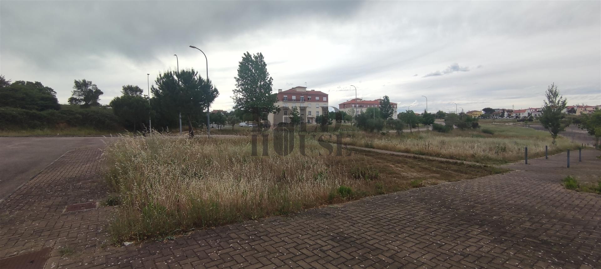 Lote de Terreno  Venda em Santarém (Marvila), Santa Iria da Ribeira de Santarém, Santarém (São Salvador) e Santarém (São Nicolau),Santarém