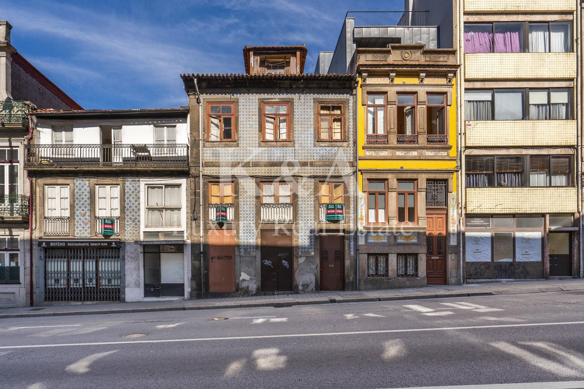 Dois prédios no centro do Porto