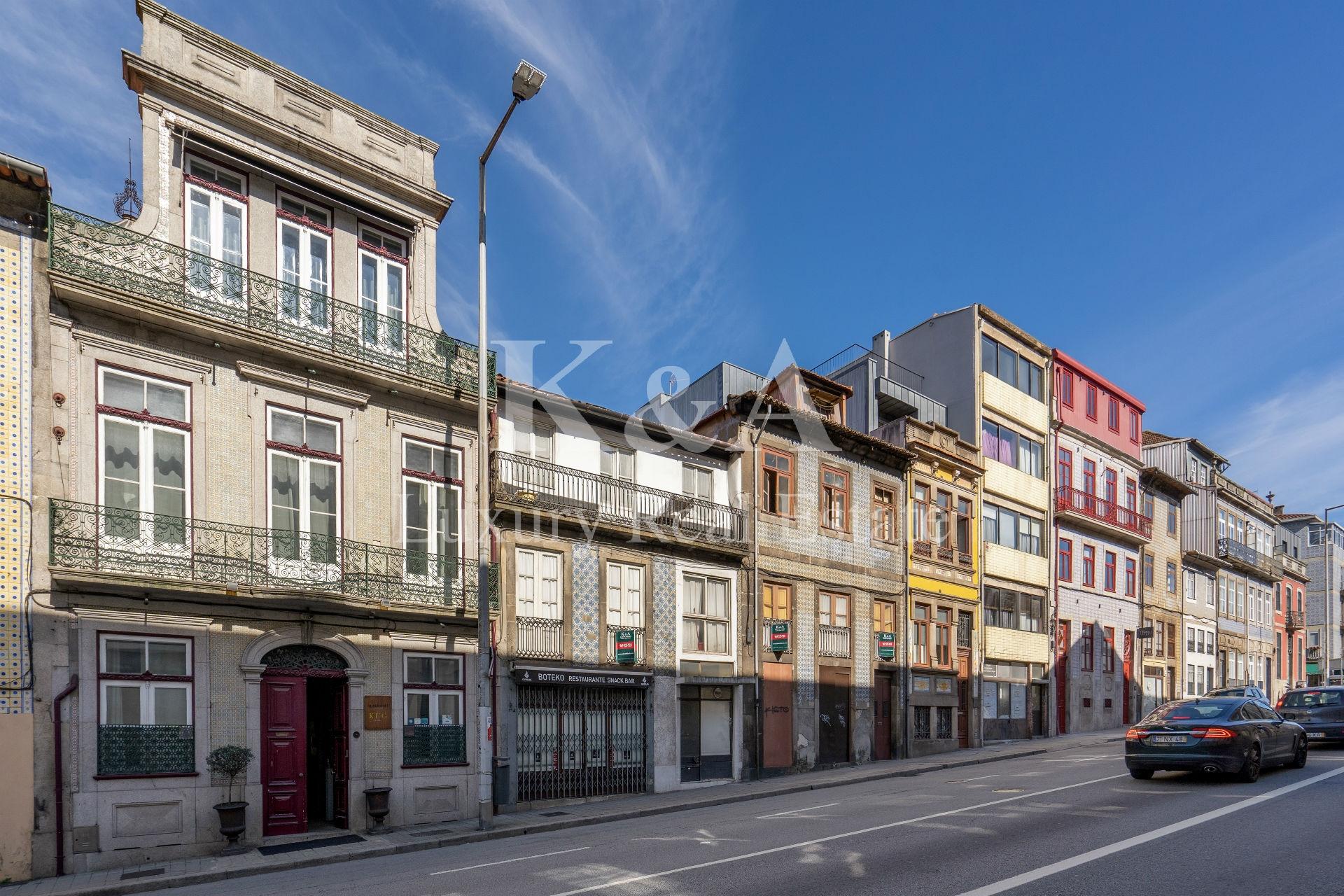 Dois prédios no centro do Porto