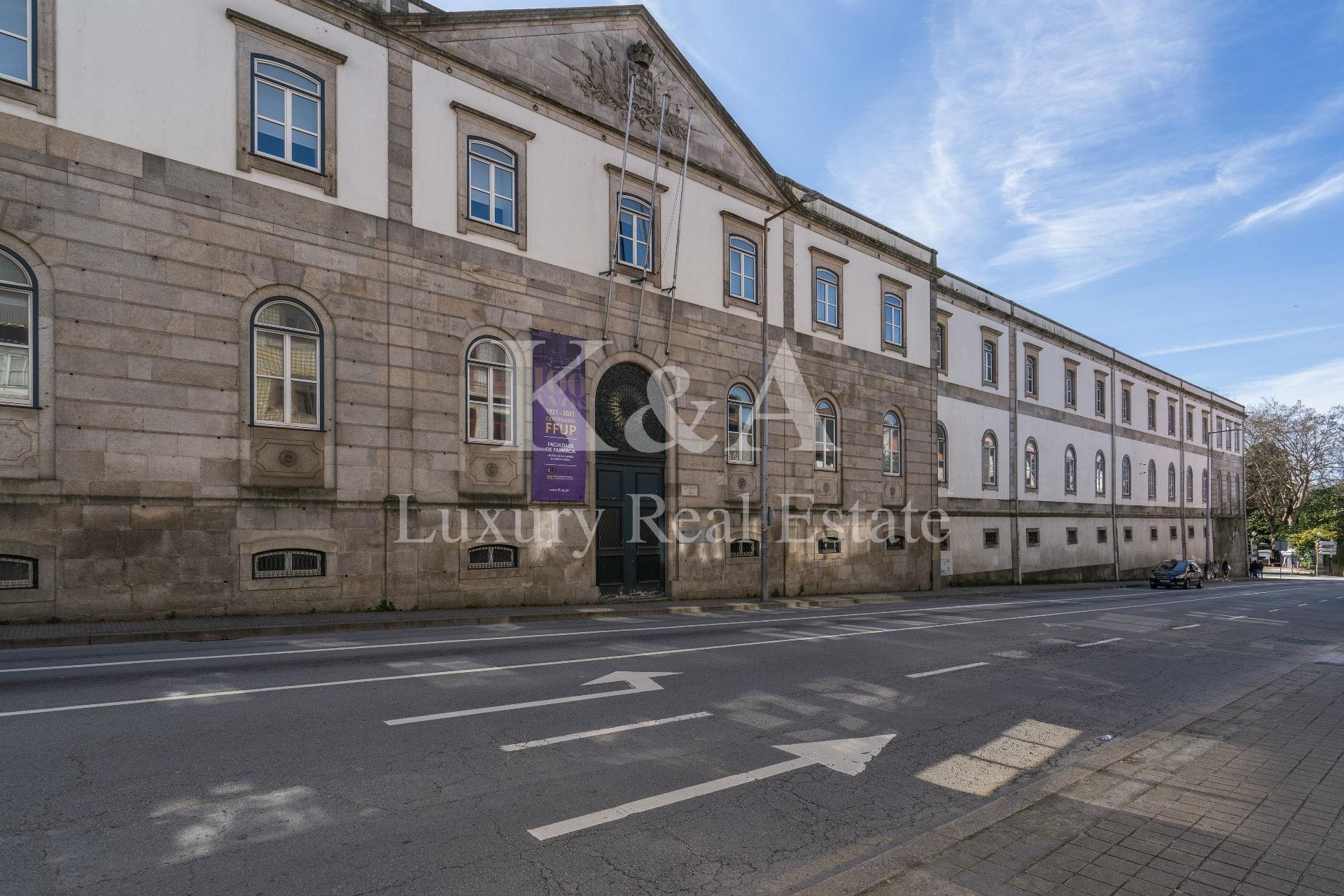 Dois prédios no centro do Porto