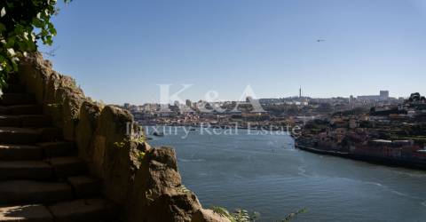 Dois prédios no centro do Porto