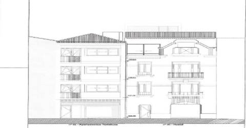 Dois prédios para reconstruir e ampliar em bom estado de conservação