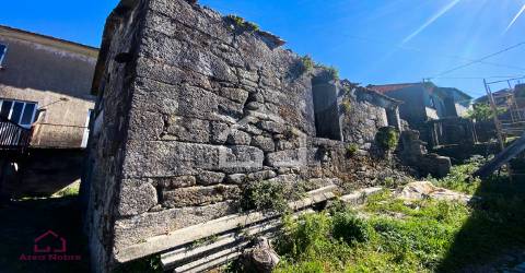 Casa em Ruínas para Restaurar