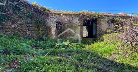 Casa em Ruínas para Restaurar
