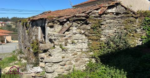 Casa em Ruínas para Restaurar