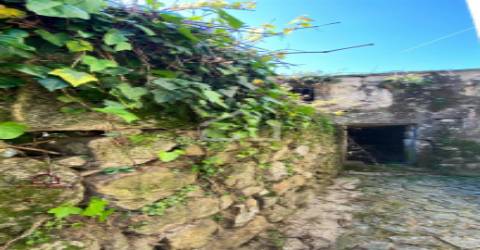 Casa em Ruínas para Restaurar