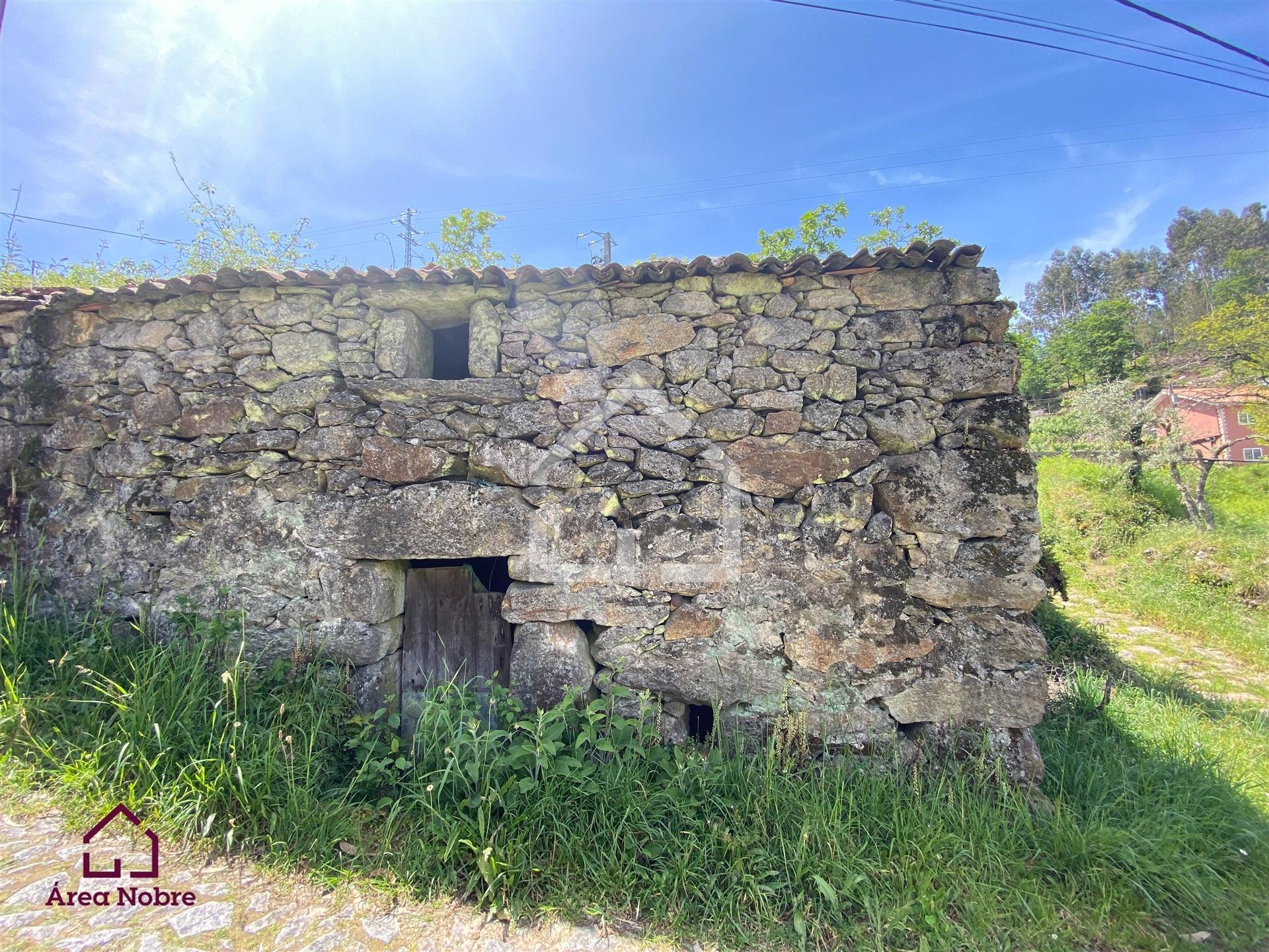 Terreno Urbano c/Casa de Arrumos