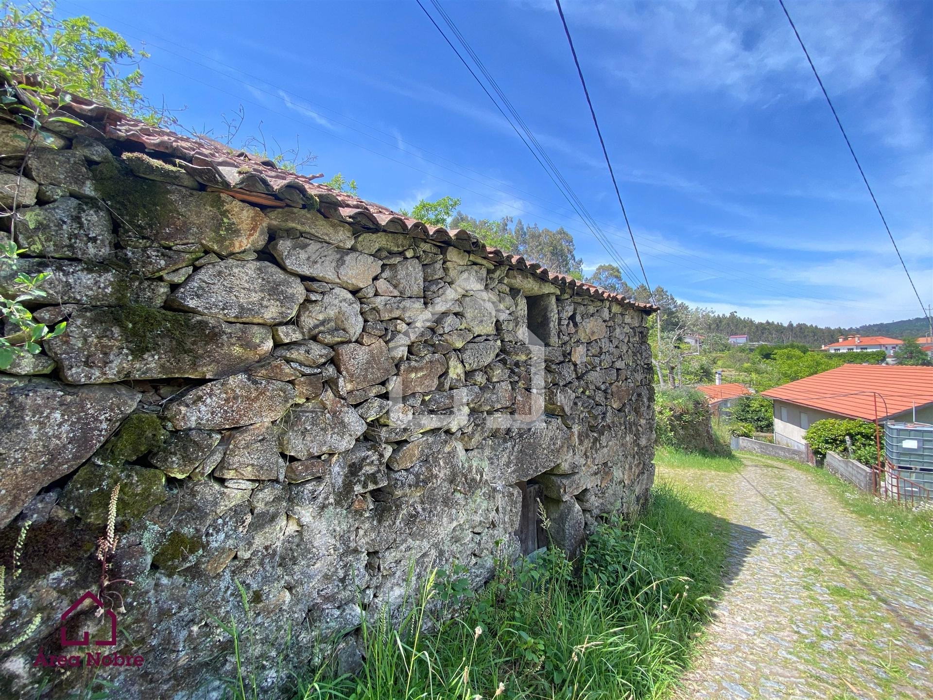 Terreno Urbano c/Casa de Arrumos