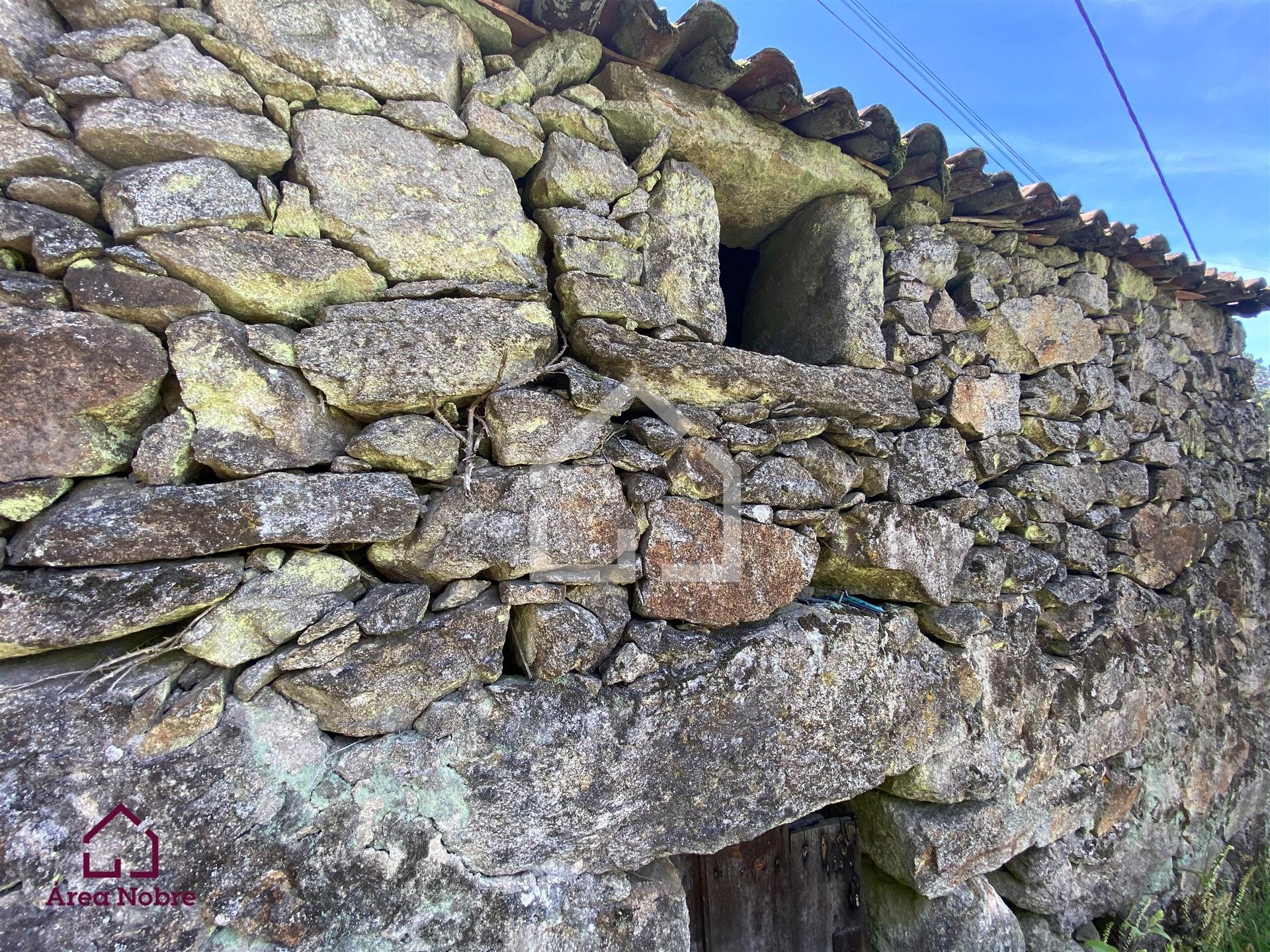 Terreno Urbano c/Casa de Arrumos