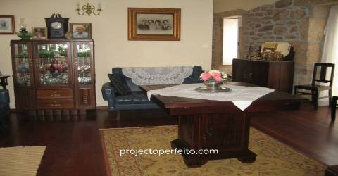 Quintinha T9 Venda em Pinheiros e Vale de Figueira,Tabuaço