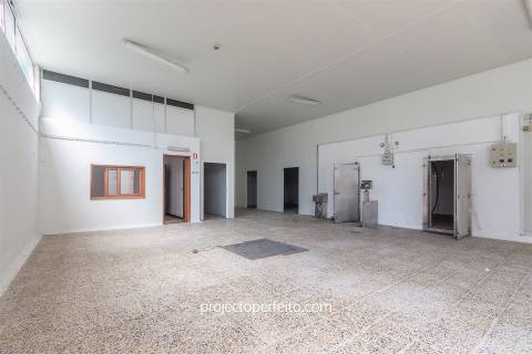 Armazém  Venda em Válega,Ovar