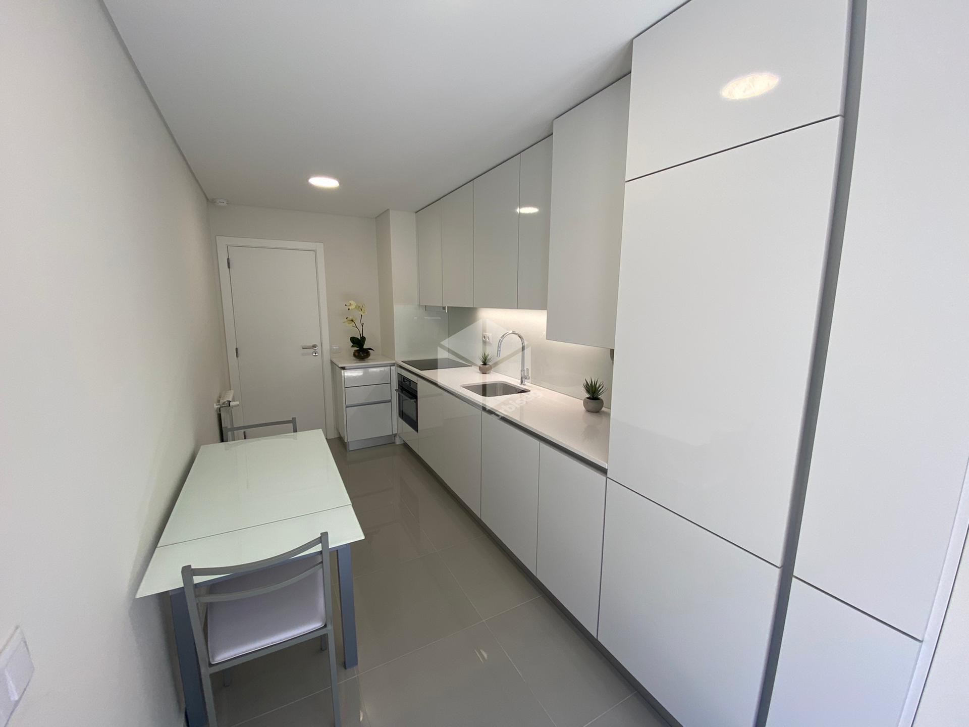 Avenida Marginal Buarcos – Apartamento Novo + Aparcamento