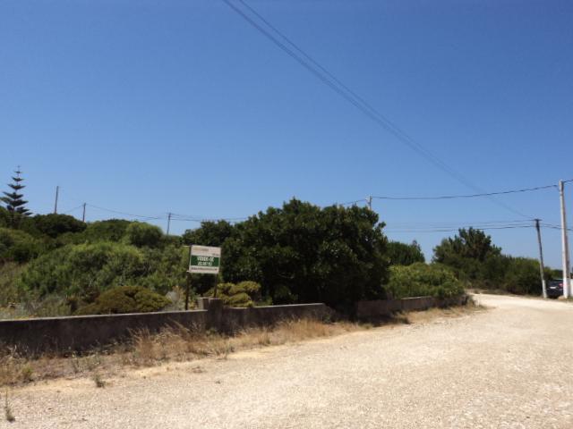 Torne seu sonho realidade com este lote de terreno urbano de 1160m² em Vale da Telha