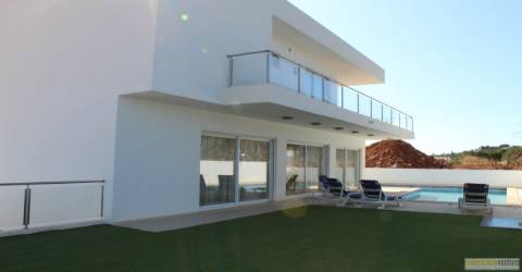 Moradia Isolada T4 em construção, a poucos minutos de Lagos