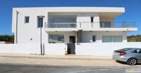 Moradia Isolada T4 em construção, a poucos minutos de Lagos