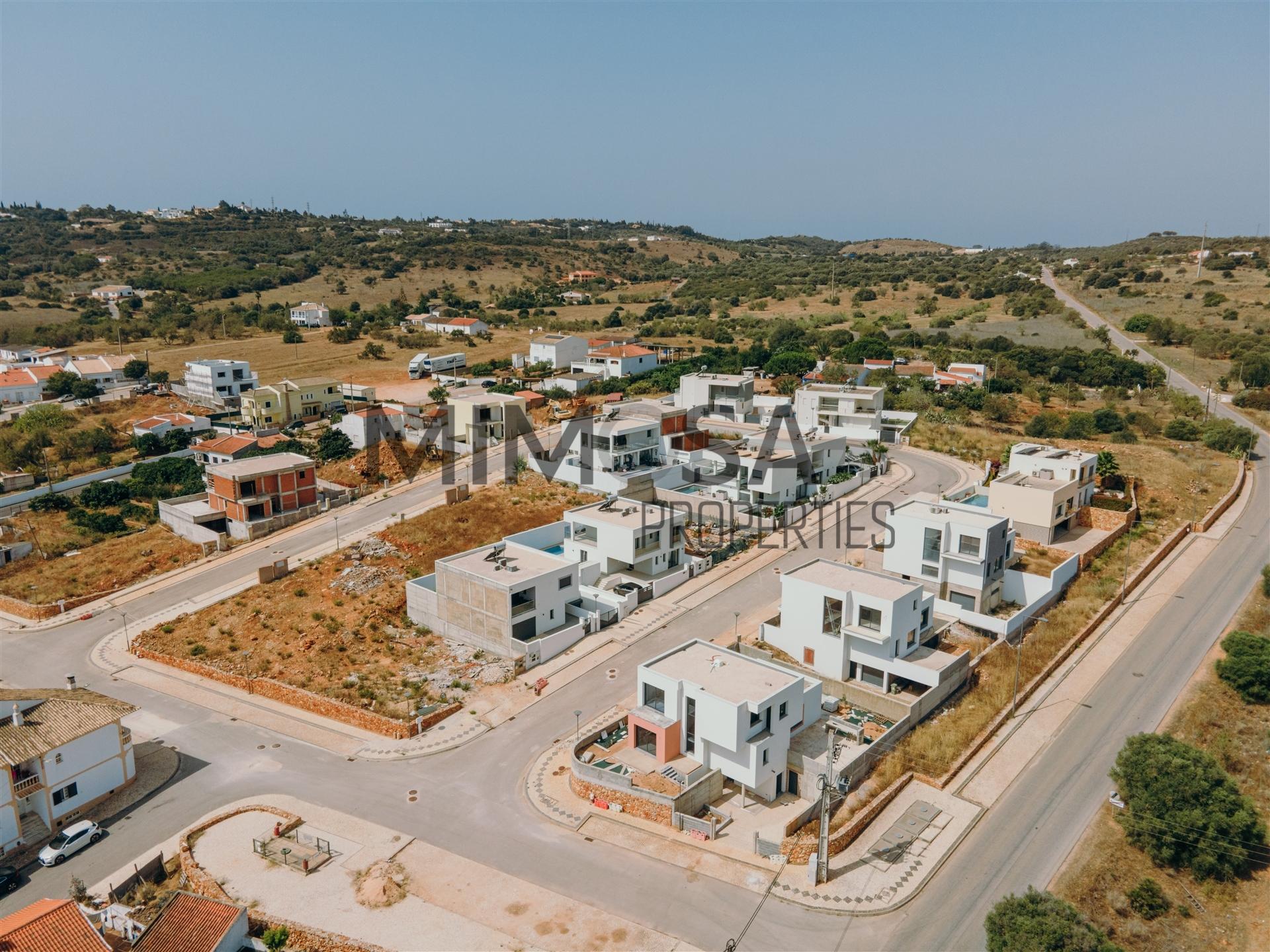 Magnifica moradia de quatro quartos em construção nos arredores de Lagos