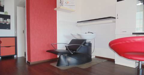 Loja equipada para cabeleireiro em zona nobre de Lagos