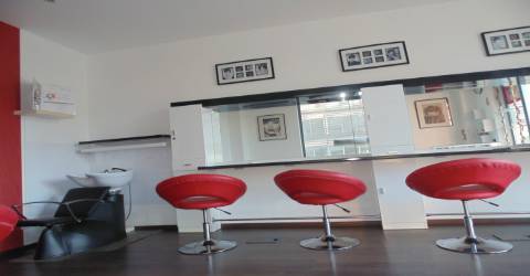 Loja equipada para cabeleireiro em zona nobre de Lagos