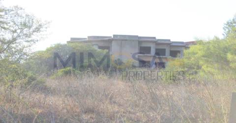 Fantástico terreno com início de construção hoteleira