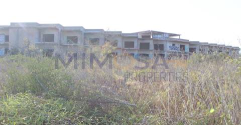 Fantástico terreno com início de construção hoteleira