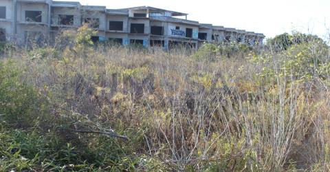 Fantástico terreno com início de construção hoteleira