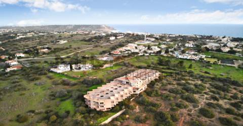 Fantástico terreno com início de construção hoteleira