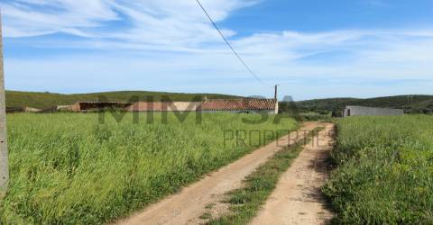 Fantastico terreno para construção e investimento em turismo em Bensafrim