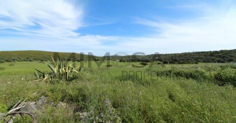 Fantastico terreno para construção e investimento em turismo em Bensafrim