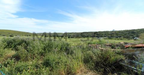 Fantastico terreno para construção e investimento em turismo em Bensafrim