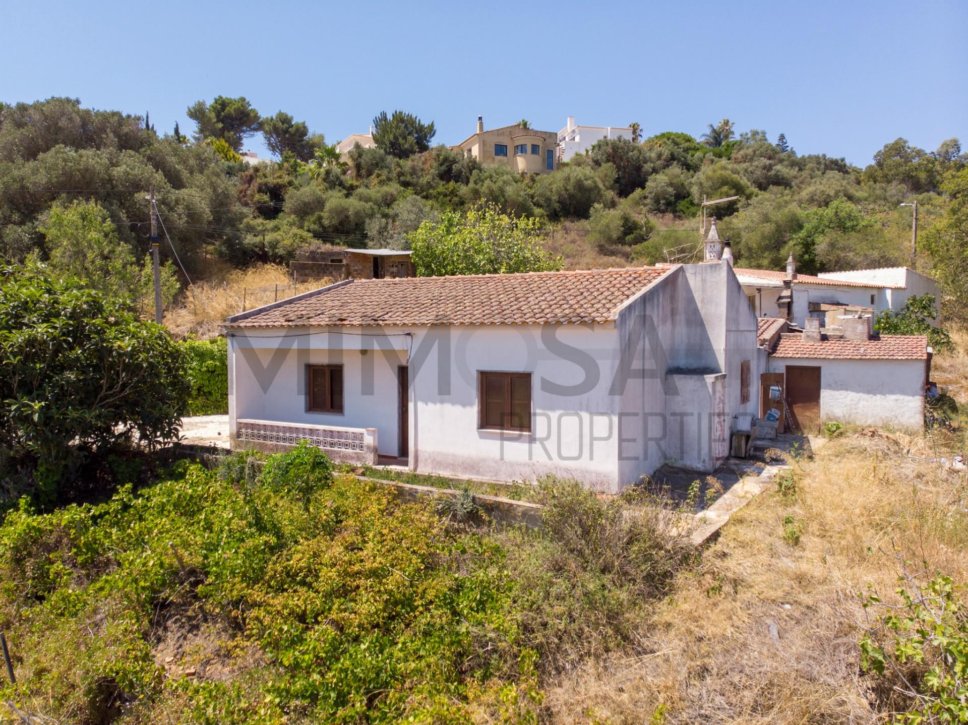 Casa com amplo terreno oportunidade de investimento perto de Lagos