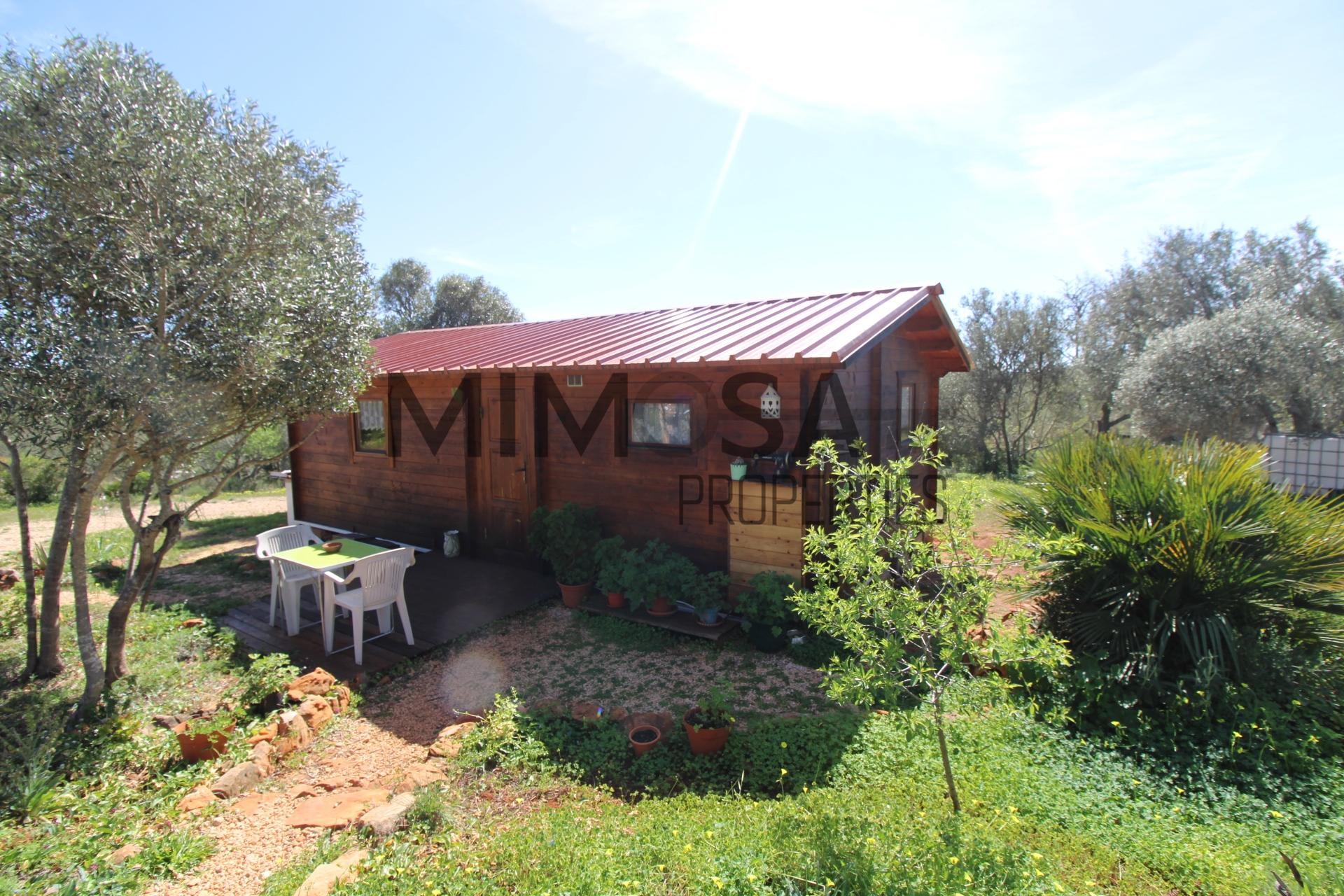 Terreno rústico com casa pré-fabricada e vista espetacular