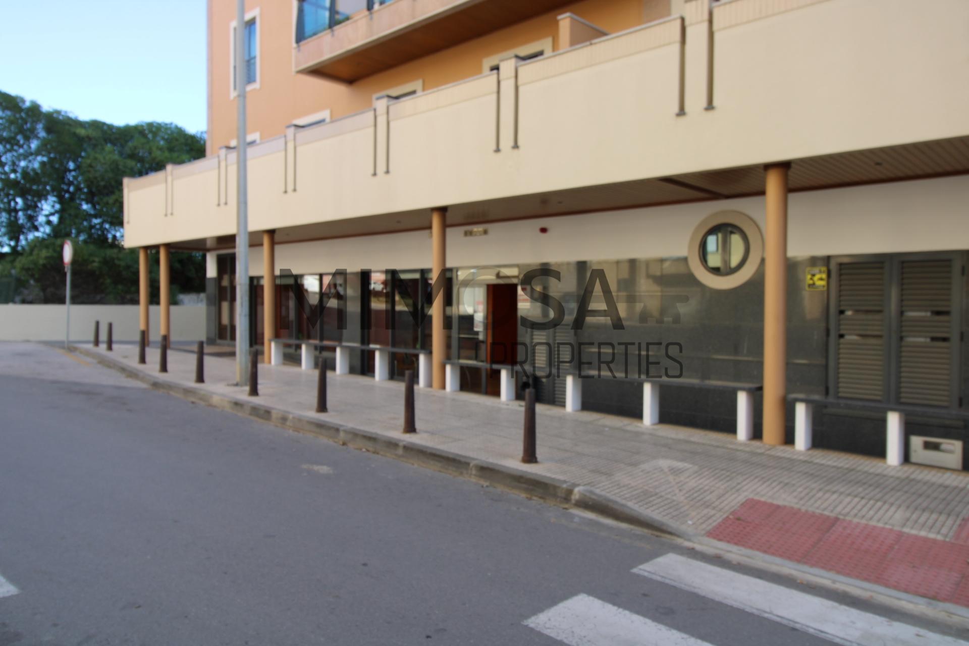 Cafetaria ampla em zona central de Lagos