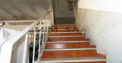 Armazém  Venda em Lagos (São Sebastião e Santa Maria),Lagos