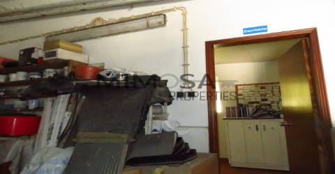 Armazém  Venda em Lagos (São Sebastião e Santa Maria),Lagos