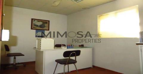 Armazém  Venda em Lagos (São Sebastião e Santa Maria),Lagos