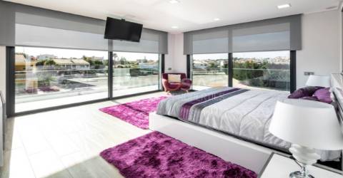 Moradia T3+1 com Piscina em Urbanização Tranquila Próxima ao Golfe