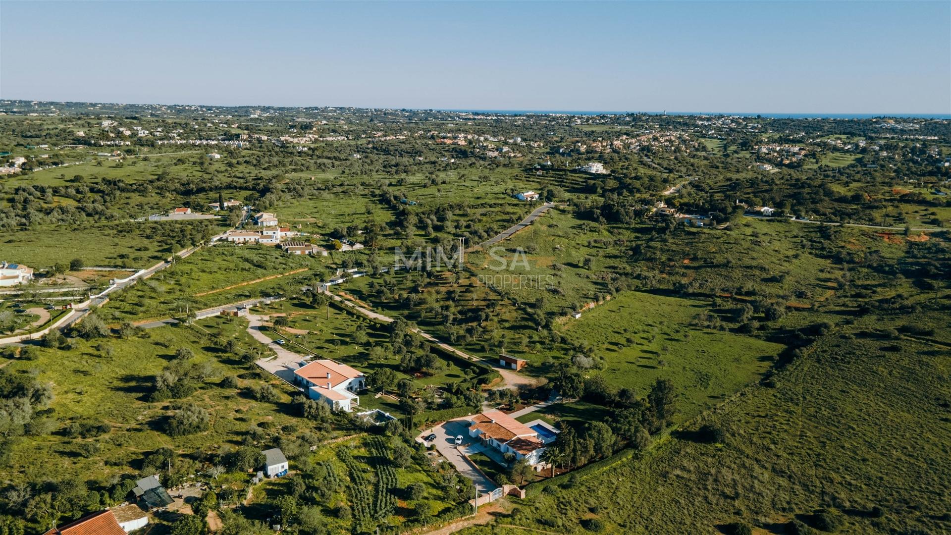 Moradia de Campo Luxuosa com Piscina e Casa de Hóspedes Próximo às Praias de Carvoeiro e Ferragudo