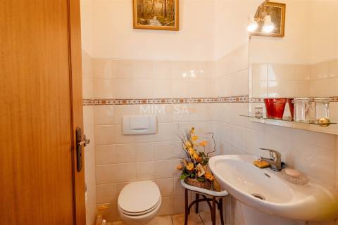 Moradia T3+1 térrea com piscina, jardim, garagem, 3,6ha de terreno - Bensafrim