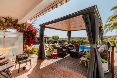 Moradia T3+1 térrea com piscina, jardim, garagem, 3,6ha de terreno - Bensafrim