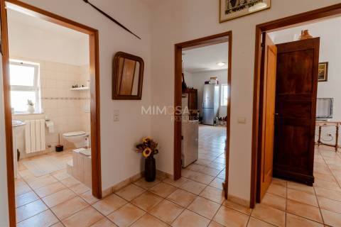 Moradia T3+1 térrea com piscina, jardim, garagem, 3,6ha de terreno - Bensafrim