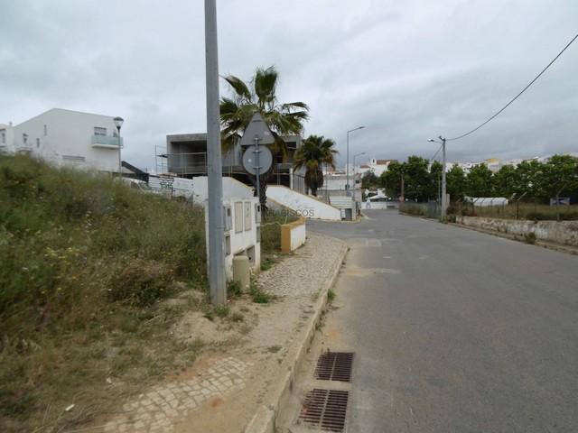 Lote de terreno para construção de moradia isolada - Área: 327 m2 - Estômbar - Lagoa