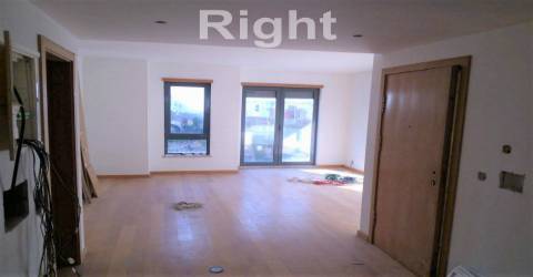 Prédio novo com 9 frações e garagem na Ajuda