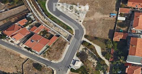 Lote de terreno com 755m2 na Rebelva