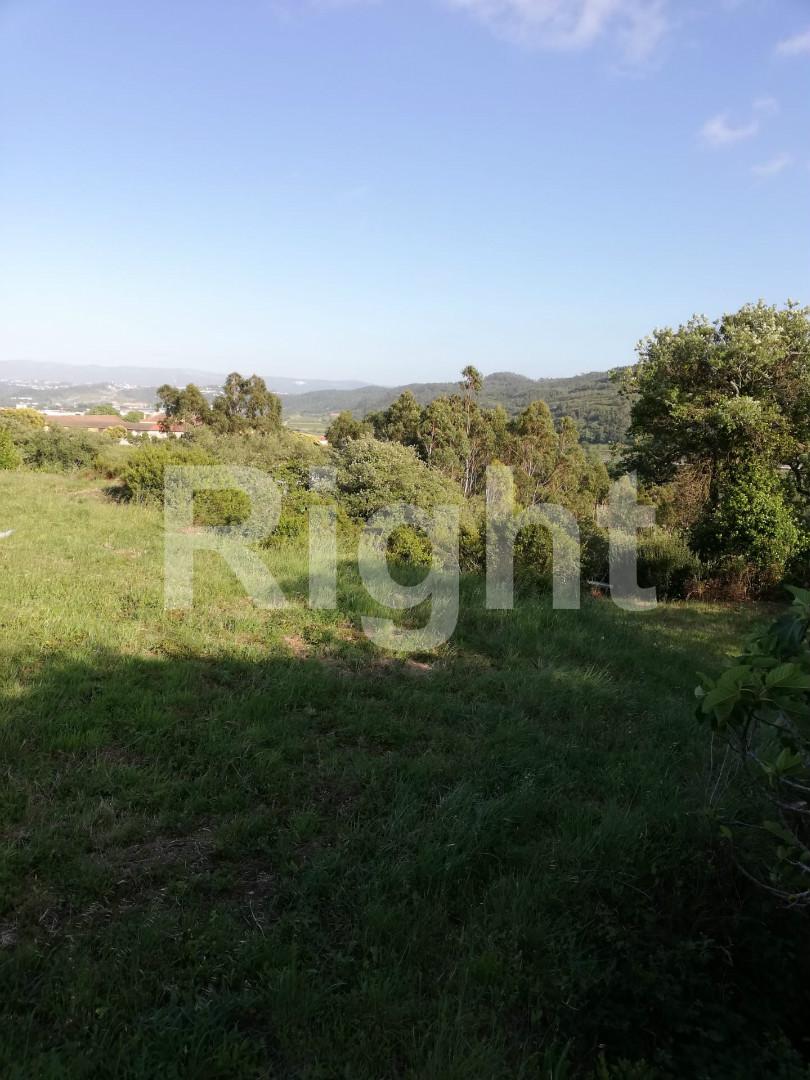 Lote de terreno com 1480m2 em Valado dos Frades/Nazaré