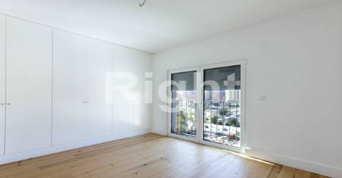 Apartamento T3+1 novo nas Avenidas Novas